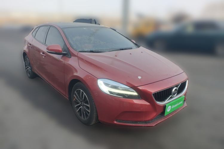 Used Volvo V40 2018 T3 Zhiya Edition Front Right 45 Deg