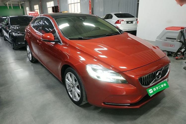 Used Volvo V40 2018 T3 Zhiya Edition Front Right 45 Deg