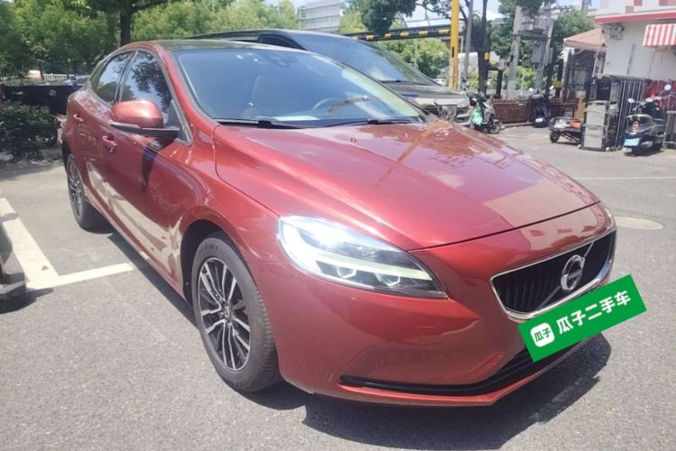 Used Volvo V40 2018 T3 Zhiyi Edition Front Right 45 Deg