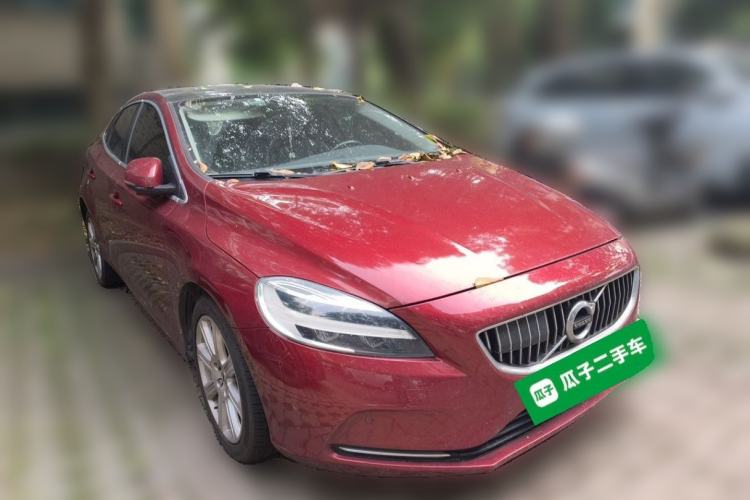 Used Volvo V40 2018 T4 Zhiya Edition Front Right 45 Deg
