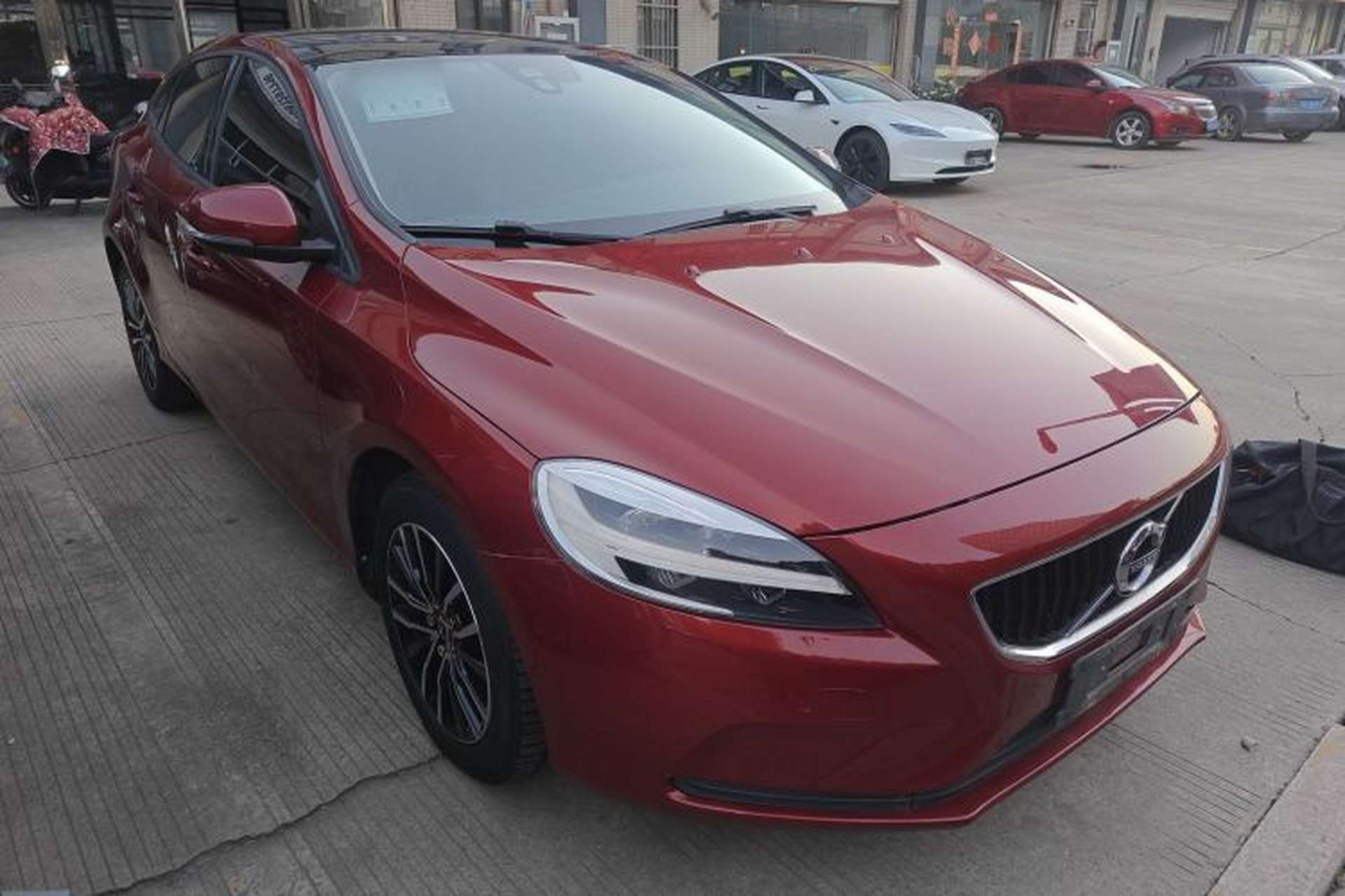 Used Volvo V40 2018 T3 Zhiyi Edition Front Right 45 Deg