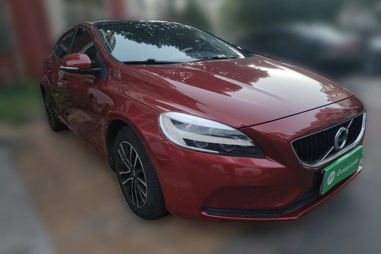Used Volvo V40 2018 T3 Zhiyi Edition Front Right 45 Deg