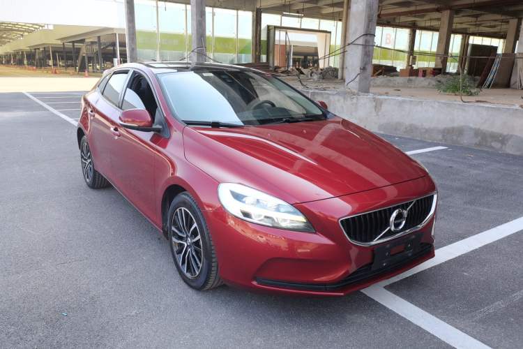 Used Volvo V40 2018 T3 Zhiyi Edition Front Right 45 Deg