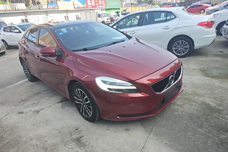 Used Volvo V40 2018 T3 Zhiyi Edition Front Right 45 Deg