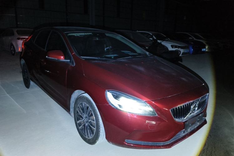 Used Volvo V40 2018 T3 Zhiyi Edition Front Right 45 Deg