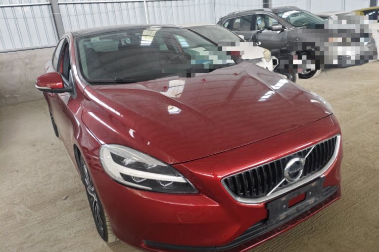 Used Volvo V40 2018 T3 Zhiyi Edition Front Right 45 Deg