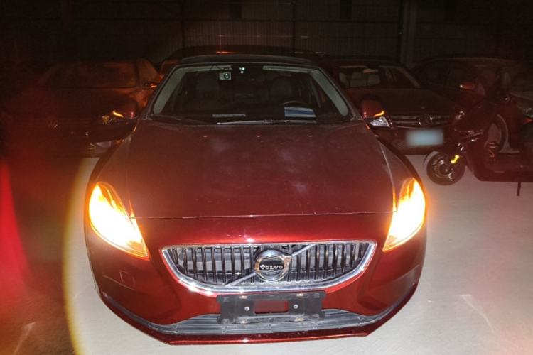 Used Volvo V40 2018 T3 Zhiyi Edition Front