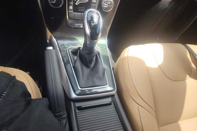 Used Volvo V40 2018 T3 Zhiyi Edition Gear Lever
