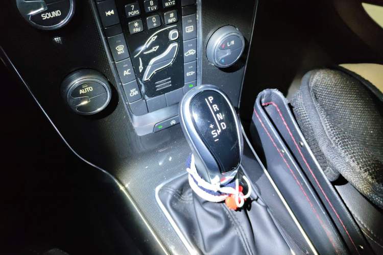 Used Volvo V40 2018 T3 Zhiyi Edition Gear Lever