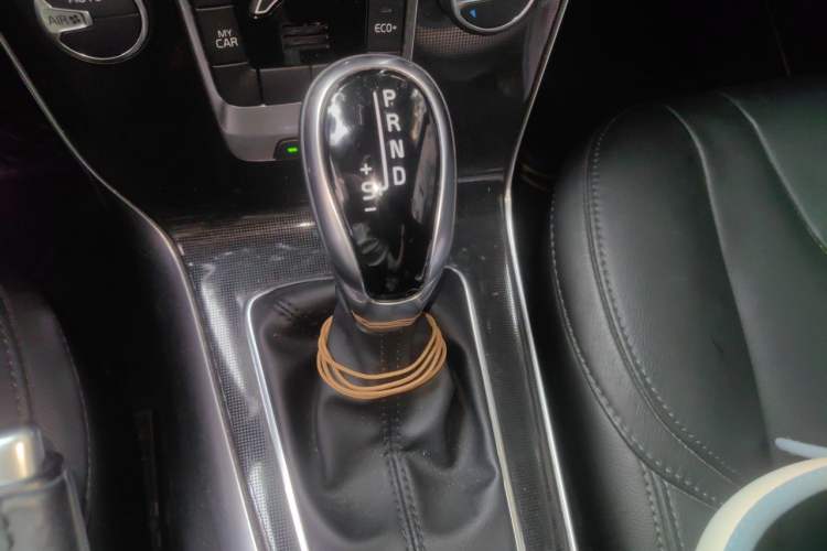 Used Volvo V40 2018 T3 Zhiya Edition Gear Lever