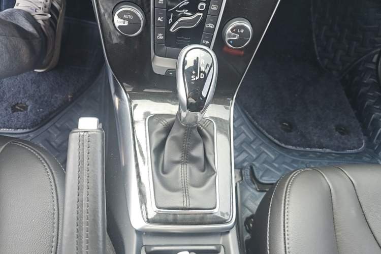 Used Volvo V40 2018 T3 Zhiyi Edition Gear Lever