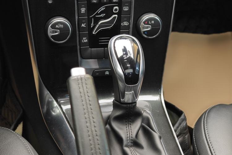 Used Volvo V40 2018 T3 Zhiyi Edition Gear Lever