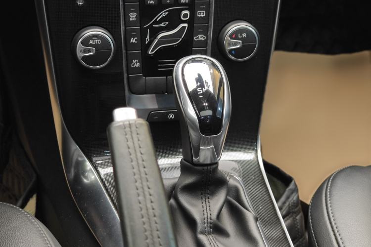 Used Volvo V40 2018 T3 Zhiyi Edition Gear Lever