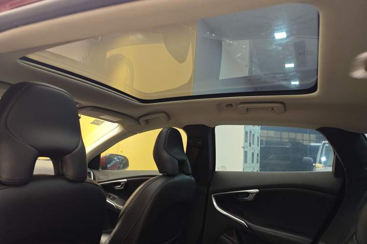 Used Volvo V40 2018 T3 Zhiyi Edition Headliner