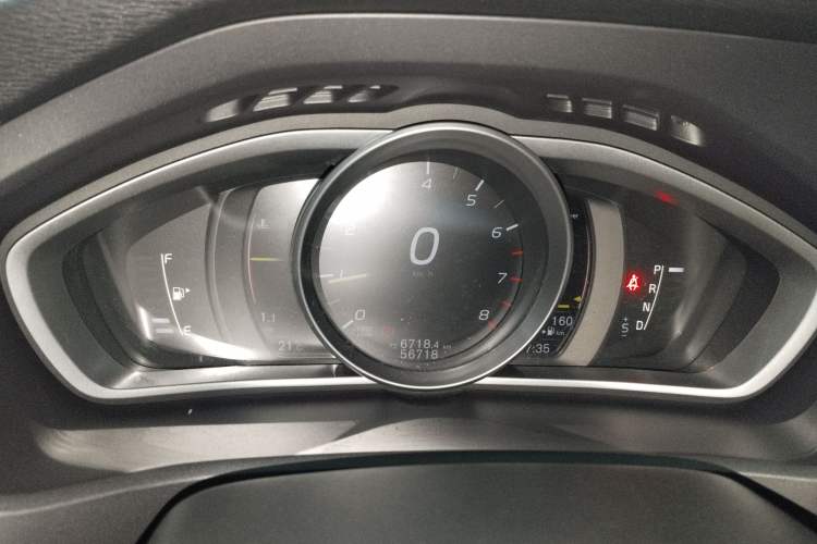 Used Volvo V40 2018 T3 Zhiyi Edition Instrument Cluster