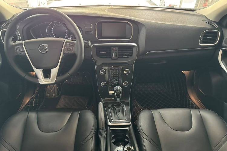 Used Volvo V40 2018 T3 Zhiyi Edition Interior 1