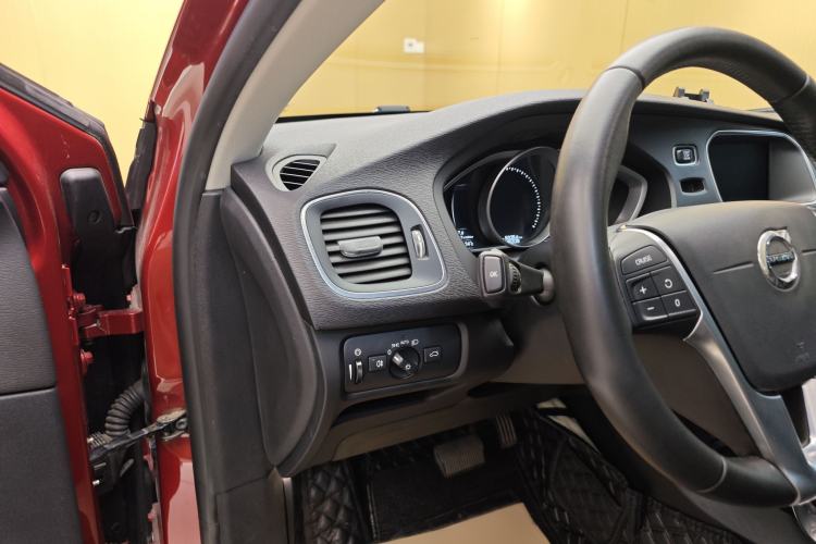 Used Volvo V40 2018 T3 Zhiyi Edition Interior 10
