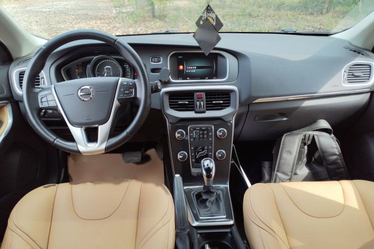 Used Volvo V40 2018 T3 Zhiyi Edition Interior 2