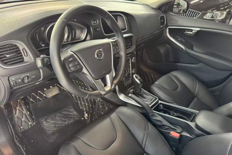 Used Volvo V40 2018 T3 Zhiyi Edition Interior 2