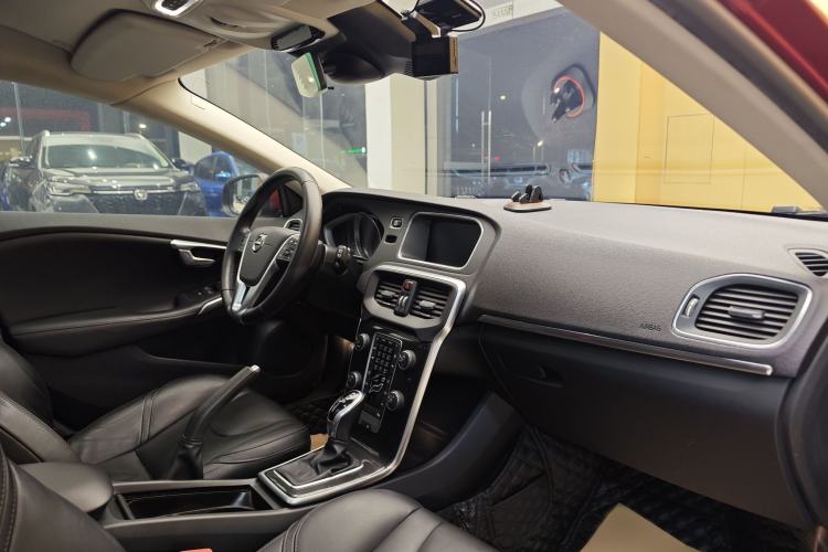 Used Volvo V40 2018 T3 Zhiyi Edition Interior 2