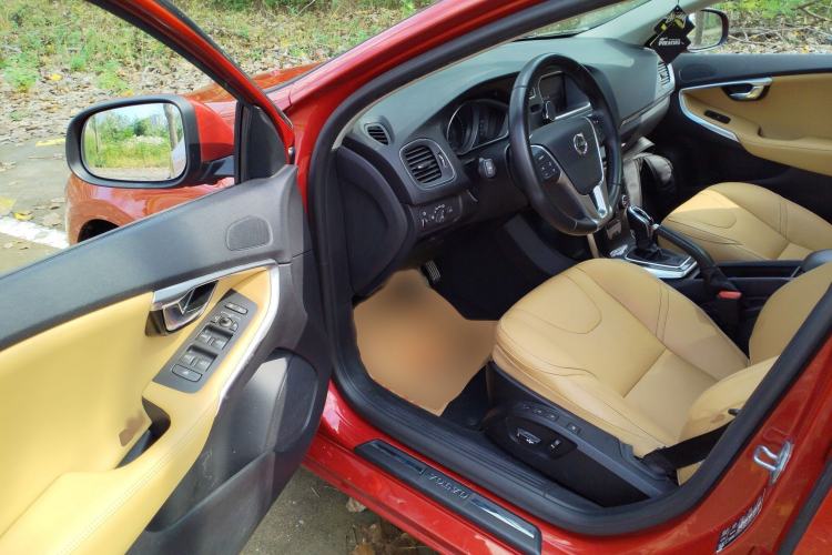 Used Volvo V40 2018 T3 Zhiyi Edition Interior 3