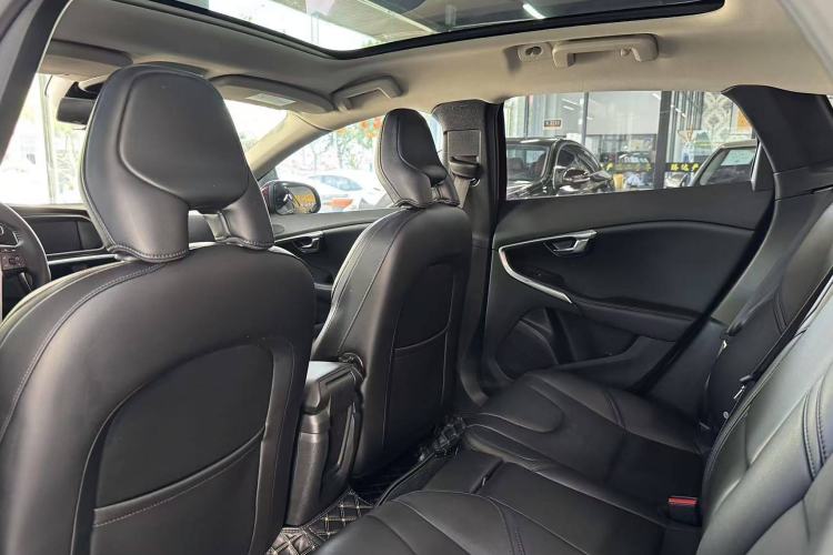 Used Volvo V40 2018 T3 Zhiyi Edition Interior 3