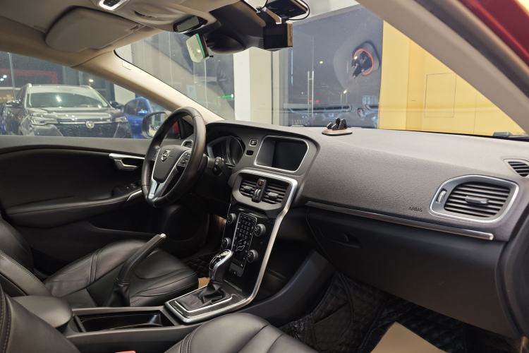 Used Volvo V40 2018 T3 Zhiyi Edition Interior 3
