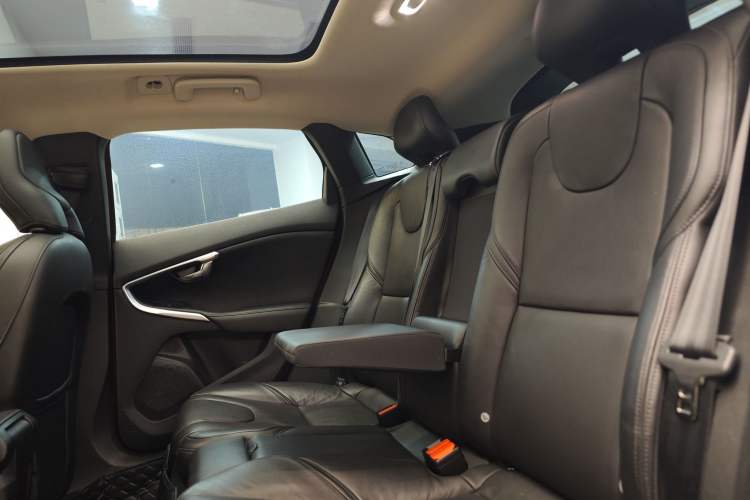 Used Volvo V40 2018 T3 Zhiyi Edition Interior 5