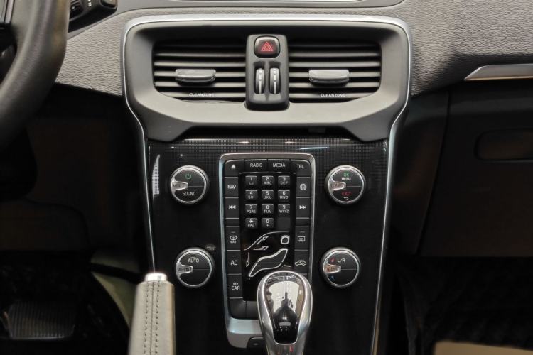 Used Volvo V40 2018 T3 Zhiyi Edition Interior 6