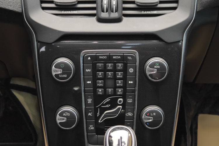 Used Volvo V40 2018 T3 Zhiyi Edition Interior 8