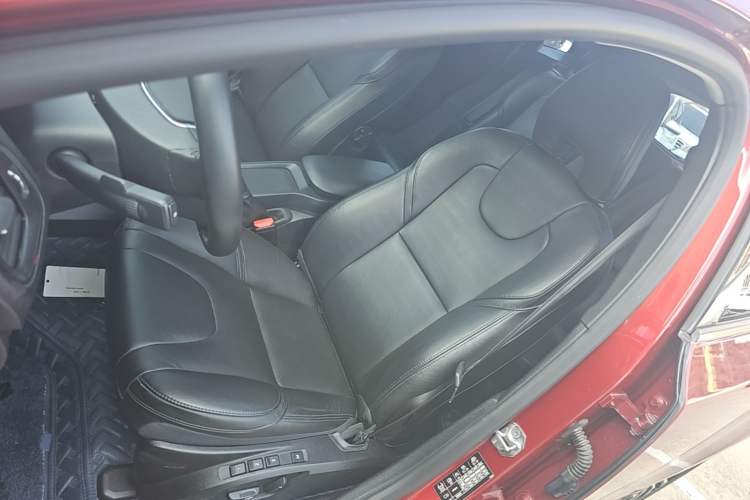 Used Volvo V40 2018 T3 Zhiyi Edition Left Front Seat