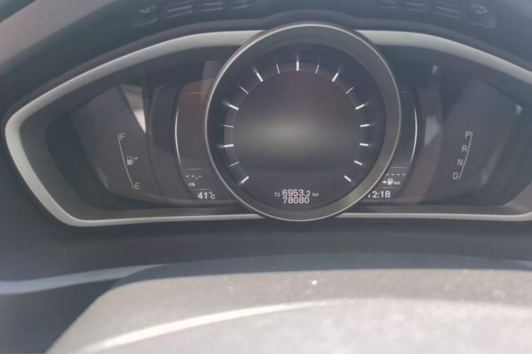 Used Volvo V40 2018 T3 Zhiyi Edition Odometer Close Up