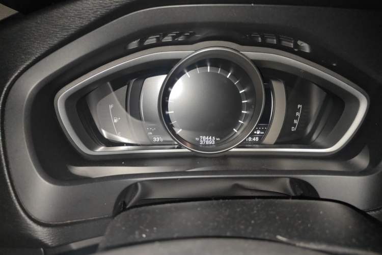Used Volvo V40 2018 T3 Zhiyi Edition Odometer Close Up