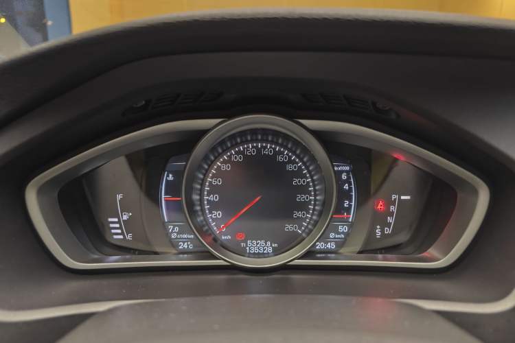 Used Volvo V40 2018 T3 Zhiyi Edition Odometer Close Up