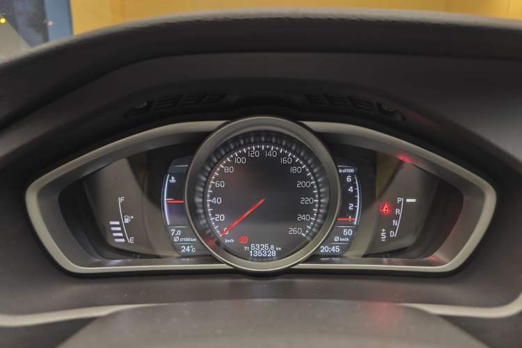 Used Volvo V40 2018 T3 Zhiyi Edition Odometer Close Up