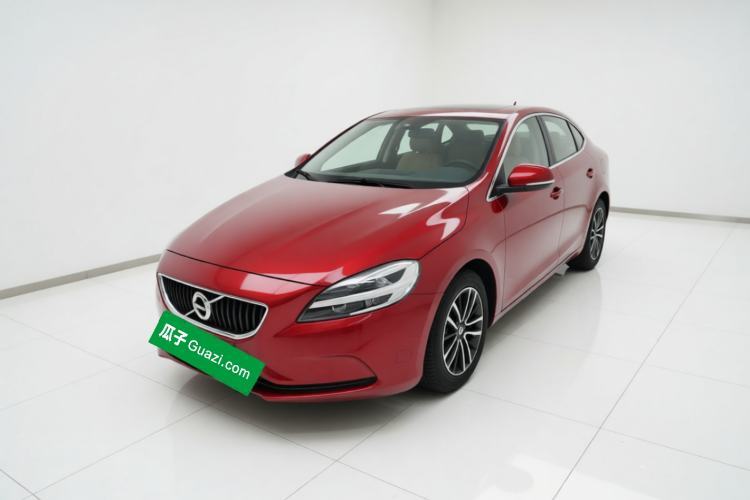 Używany Volvo V40 2018 T3 Zhiyi Edition Guazi used car, China used car export, Used car for sale, Used cars, Cheapest cars for sale