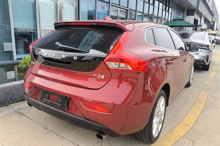 Used Volvo V40 2018 T3 Zhiya Edition Rear Right 45 Deg