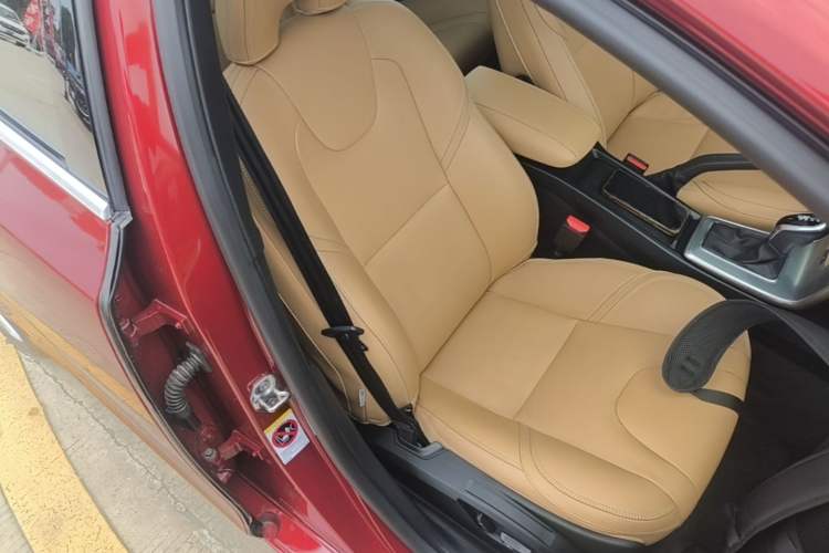 Used Volvo V40 2018 T3 Zhiya Edition Right Front Seat
