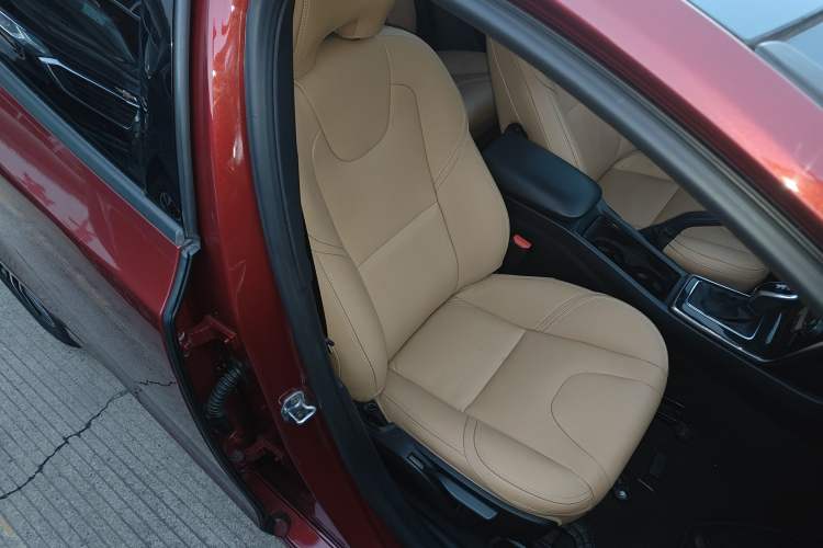 Used Volvo V40 2018 T3 Zhiyi Edition Right Front Seat