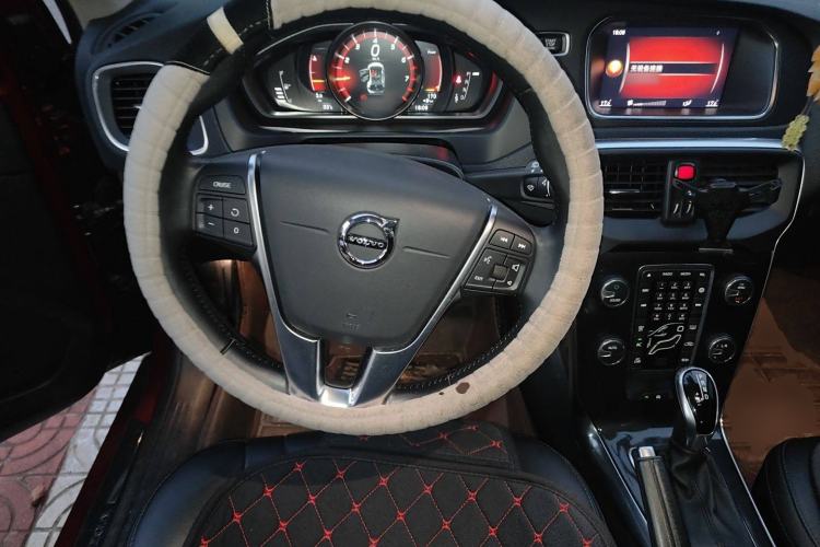 Used Volvo V40 2018 T3 Zhiyi Edition Steering Wheel