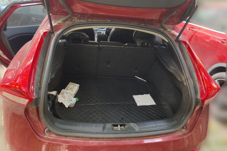 Used Volvo V40 2018 T4 Zhiya Edition Trunk