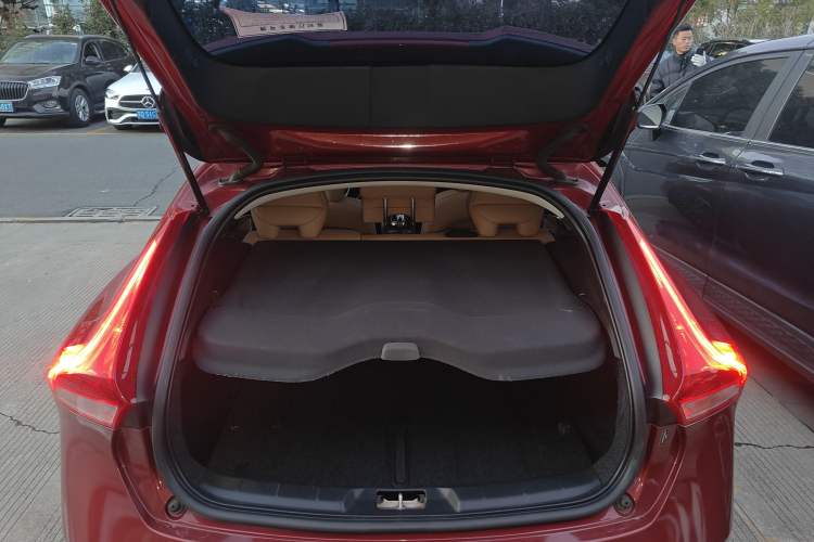 Used Volvo V40 2018 T3 Zhiyi Edition Trunk