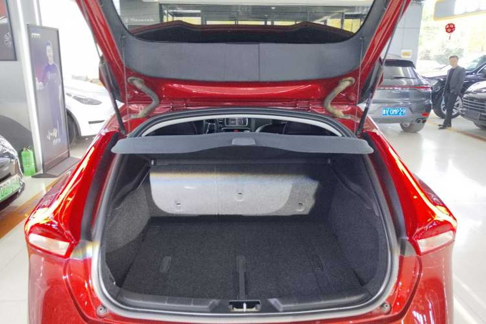 Used Volvo V40 2018 T3 Zhiyi Edition Trunk