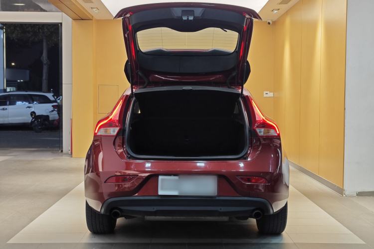 Used Volvo V40 2018 T3 Zhiyi Edition Trunk
