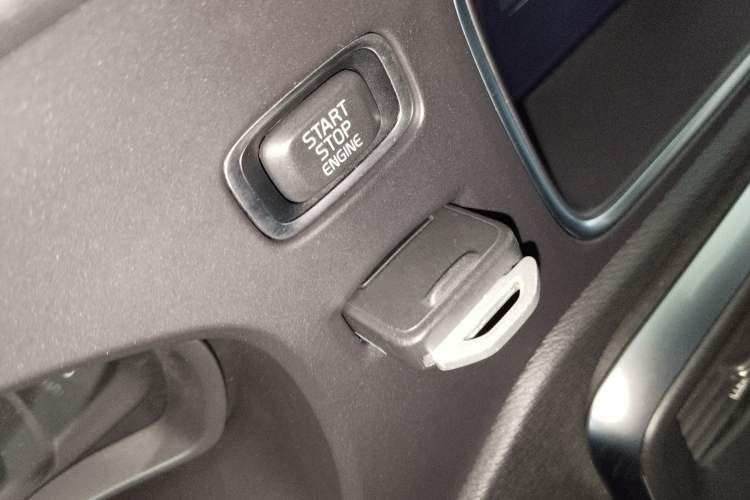 Used Volvo V40 2018 T3 Zhiyi Edition Vehicle Key