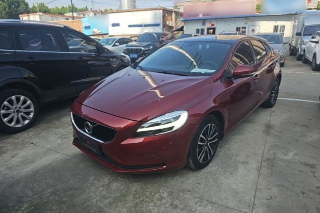 Ojetý Volvo V40 2018 T3 Zhiyi Edition