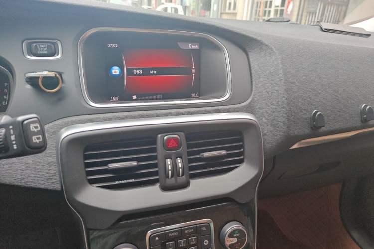 Used Volvo V40 2018 T3 Zhiyi Edition Audio And AC Panel