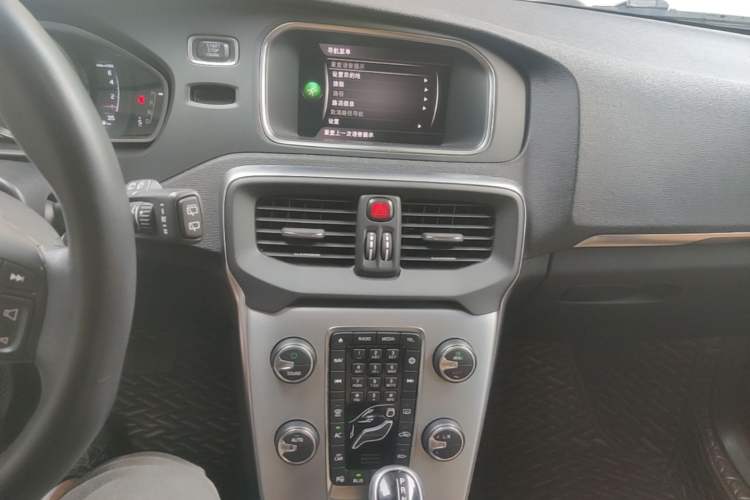 Used Volvo V40 2018 T3 Zhiya Edition Audio And AC Panel