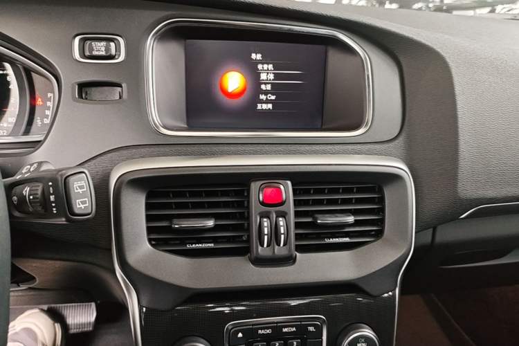 Used Volvo V40 2018 T3 Zhiyi Edition Audio And AC Panel