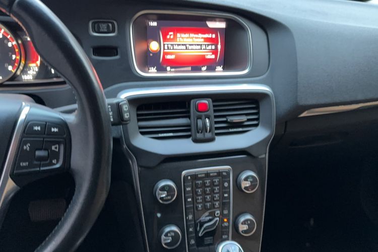 Used Volvo V40 2018 T3 Zhiyi Edition Audio And AC Panel